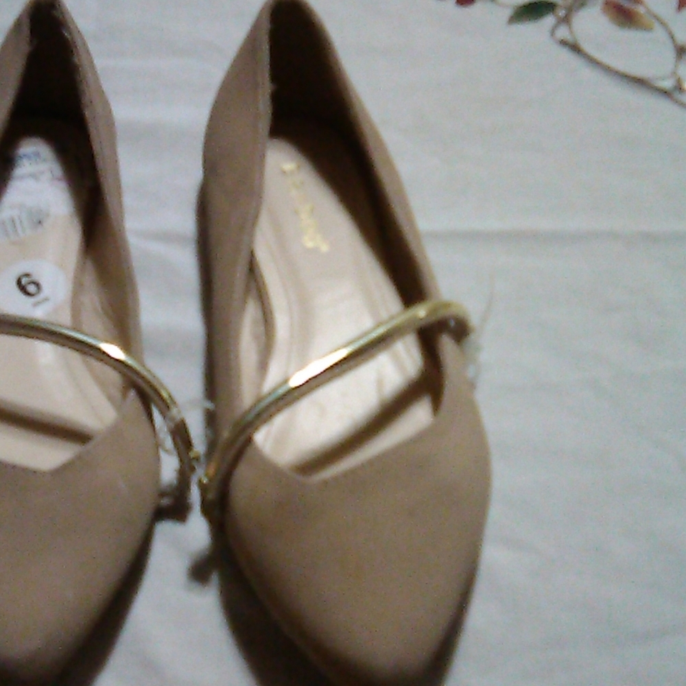 Woman's shoes